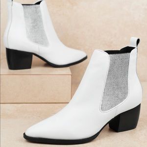 White Solsana dial booties sz39